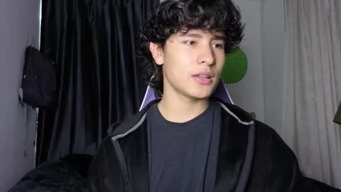 Snapshot of j_u_p_i_t_e_r chatting on 02/19/26, 02:46 Noah online show from 02/19/26, 02:46