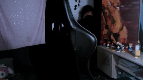 jade 18  online show from 12/23/25, 08:01