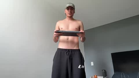INDEPENDENT MODEL online show from 05/17/26, 03:19