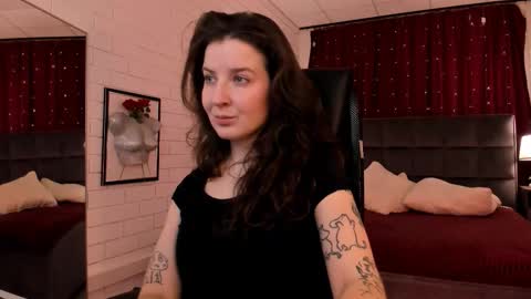 Snapshot of jackiebard chatting on 10/13/25, 01:11 Jackie Byrd online show from 10/13/25, 01:11