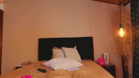jackiie_ online show from 06/19/26, 01:48