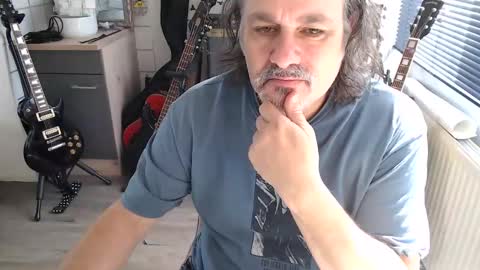 Jack independent model  online show from 04/12/26, 12:21