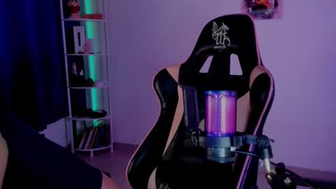 Linda Sofia help me get to 100 thumbs up online show from 01/08/25, 04:23