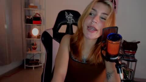 Linda Sofia help me get to 100 thumbs up online show from 02/01/25, 06:43