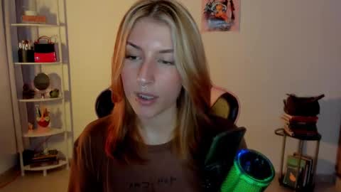 Linda Sofia help me get to 100 thumbs up online show from 02/02/25, 10:49