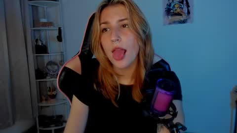 Linda Sofia help me get to 100 thumbs up online show from 02/10/25, 06:20