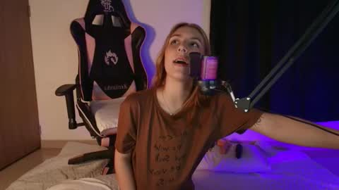 Linda Sofia help me get to 100 thumbs up online show from 03/10/25, 04:28