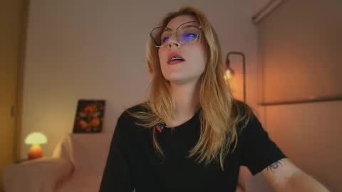 Linda Sofia help me get to 100 thumbs up online show from 10/14/25, 04:46