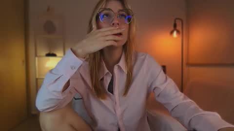 Linda Sofia help me get to 100 thumbs up online show from 10/20/25, 05:19