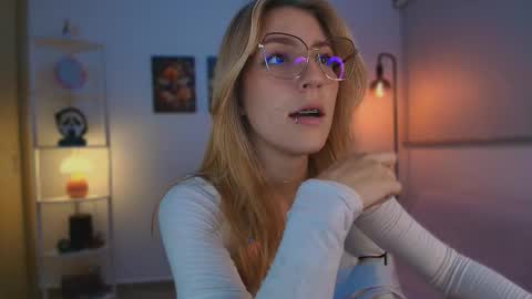 Linda Sofia help me get to 100 thumbs up online show from 10/26/25, 04:51