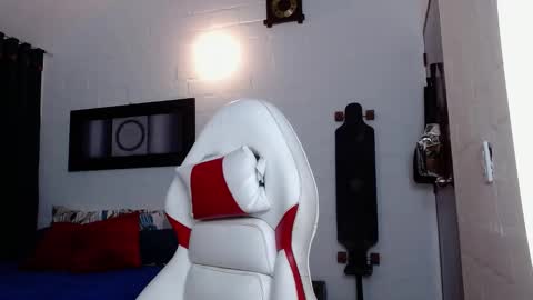 Michael Caicedo online show from 02/04/25, 02:07