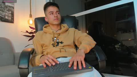 JACOB STONES online show from 02/11/25, 04:55