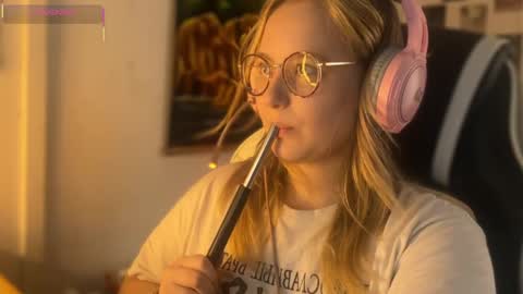 Snapshot of jacywinslat chatting on 09/18/25, 02:30 jacywinslat online show from 09/18/25, 02:30