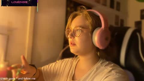 Snapshot of jacywinslat chatting on 10/22/25, 06:18 jacywinslat online show from 10/22/25, 06:18