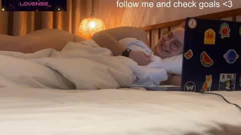 Snapshot of jacywinslat chatting on 12/16/25, 10:20 jacywinslat online show from 12/16/25, 10:20