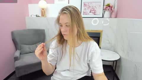 Snapshot of jade_soft chatting on 12/21/24, 09:25 Jade online show from 12/21/24, 09:25