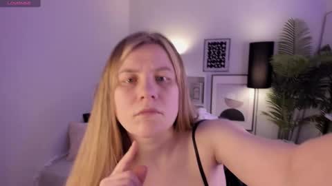 Snapshot of jade_soft chatting on 03/09/25, 12:00 Jade online show from 03/09/25, 12:00