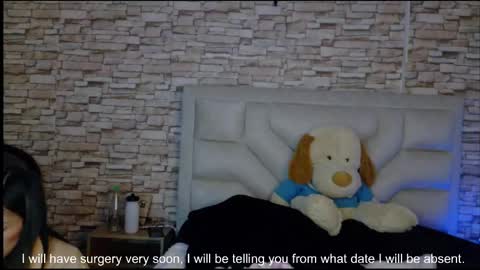 jade white  online show from 05/04/26, 12:56