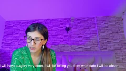 jade white  online show from 05/06/26, 12:32