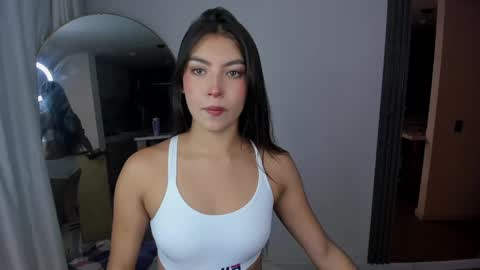 Snapshot of jade_ws chatting on 02/17/25, 01:04 Jade online show from 02/17/25, 01:04