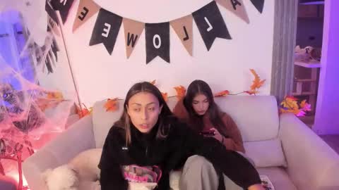 Snapshot of jade_ws chatting on 10/11/25, 02:44 Jade online show from 10/11/25, 02:44