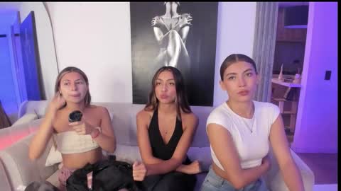 Snapshot of jade_ws chatting on 10/17/25, 01:09 Jade online show from 10/17/25, 01:09