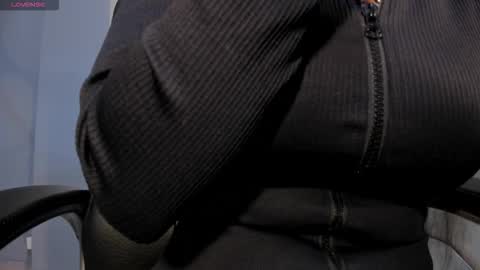 JADE EVANS online show from 12/19/25, 04:03