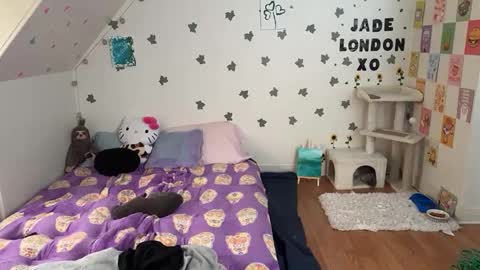 Jade online show from 03/06/25, 08:16