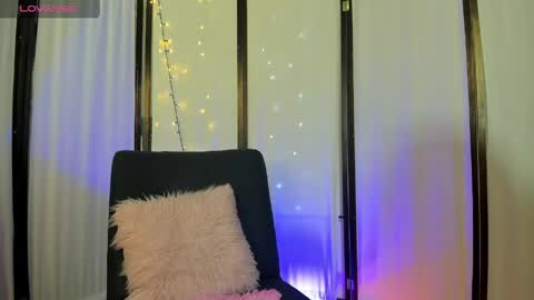 Jade Mills online show from 04/12/26, 07:41