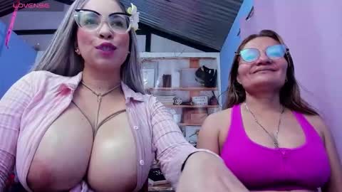 Snapshot of jademooms chatting on 10/20/25, 09:59 JADEMOOMS online show from 10/20/25, 09:59