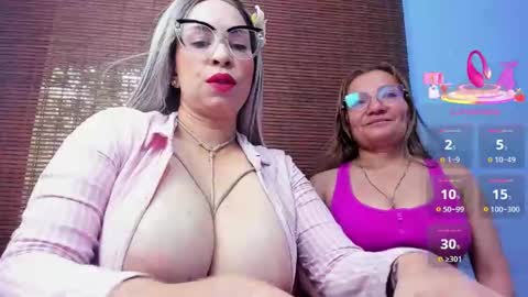 Snapshot of jademooms chatting on 10/26/25, 09:21 JADEMOOMS online show from 10/26/25, 09:21