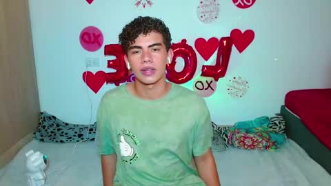 Snapshot of jaedasky_ chatting on 02/19/25, 05:49 javi15 online show from 02/19/25, 05:49