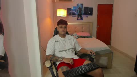 Snapshot of jake_pons chatting on 12/14/24, 08:23 Jake Pons online show from 12/14/24, 08:23