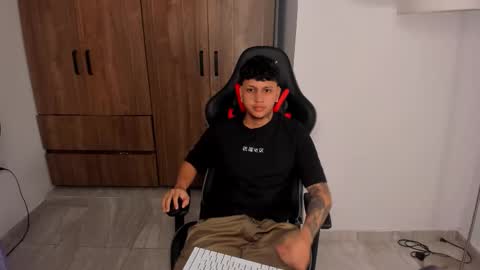 Snapshot of jake_pons chatting on 10/02/25, 12:12 Jake Pons online show from 10/02/25, 12:12