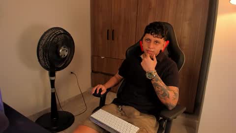 Snapshot of jake_pons chatting on 02/15/26, 05:37 Jake Pons online show from 02/15/26, 05:37