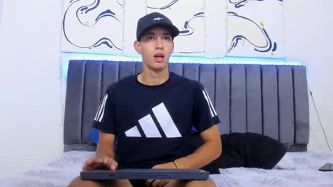 Hi guys im new 3 online show from 02/08/25, 03:53