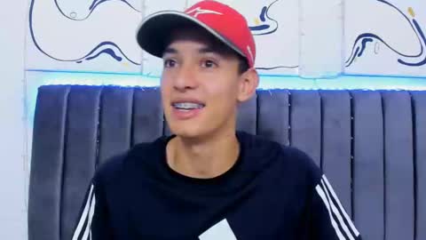 Hi guys im new 3 online show from 02/14/25, 05:14