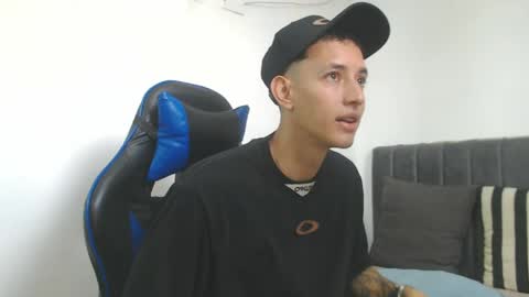 Hi guys im new 3 online show from 06/04/26, 06:58