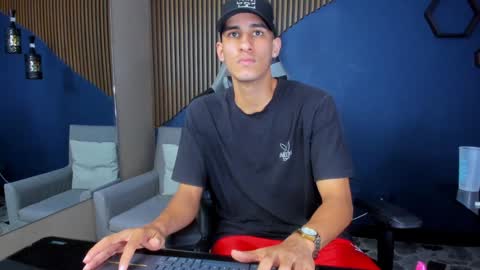 Snapshot of jakemoxleey chatting on 01/21/25, 01:18 jakemoxleey online show from 01/21/25, 01:18