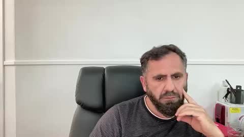 Snapshot of jam0786 chatting on 10/22/25, 02:45 jam0786 online show from 10/22/25, 02:45