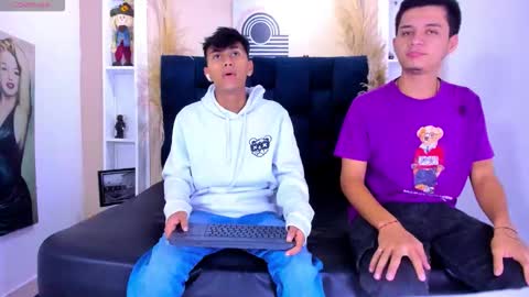 Snapshot of james_and_kenet chatting on 02/03/26, 11:37 James y Kenet online show from 02/03/26, 11:37