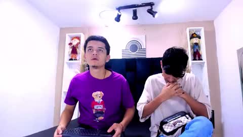 Snapshot of james_and_kenet chatting on 02/11/26, 01:05 James y Kenet online show from 02/11/26, 01:05