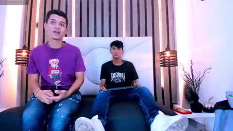 Snapshot of james_and_kenet chatting on 02/26/26, 12:26 James y Kenet online show from 02/26/26, 12:26