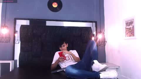 Snapshot of james_and_kenet chatting on 02/28/26, 11:33 James y Kenet online show from 02/28/26, 11:33