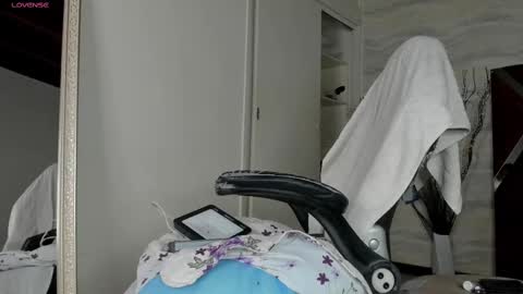 Snapshot of jamesdekker chatting on 09/25/25, 08:29 jamesdekker online show from 09/25/25, 08:29