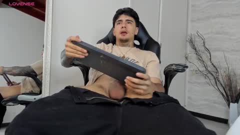 Snapshot of jamesdekker chatting on 10/29/25, 04:15 jamesdekker online show from 10/29/25, 04:15