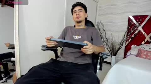 Snapshot of jamesdekker chatting on 10/30/25, 08:31 jamesdekker online show from 10/30/25, 08:31