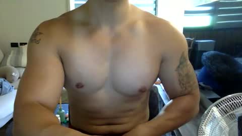 Snapshot of jamesmo820913 chatting on 10/13/25, 03:28 jamesmo820913 online show from 10/13/25, 03:28