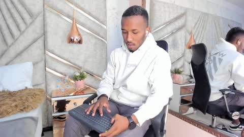 Snapshot of jamesparck chatting on 01/10/25, 12:04 James online show from 01/10/25, 12:04