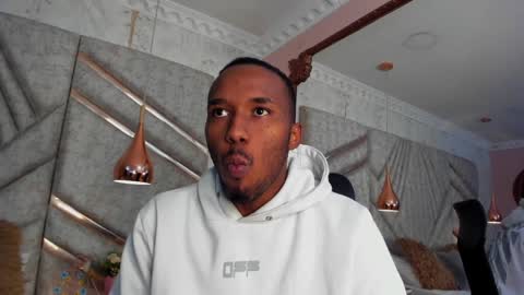 Snapshot of jamesparck chatting on 01/21/25, 12:18 James online show from 01/21/25, 12:18